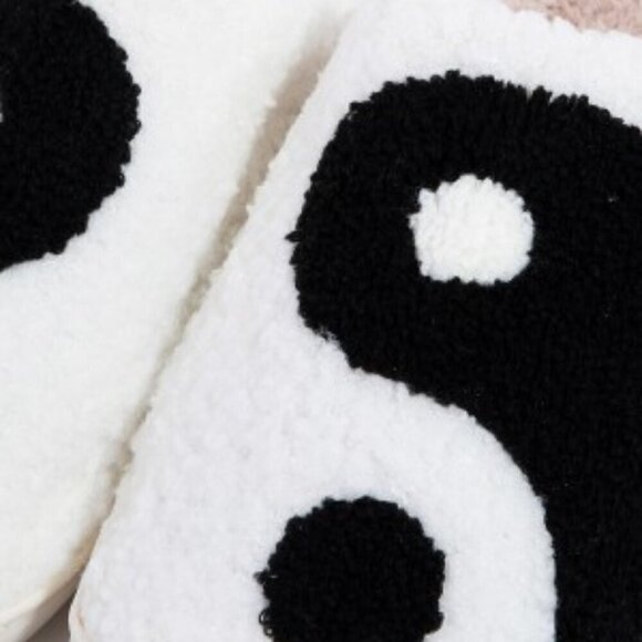 NWT Yin Yang Pattern Fuzzy Slippers Women's Size: 8-9 - Picture 2 of 5